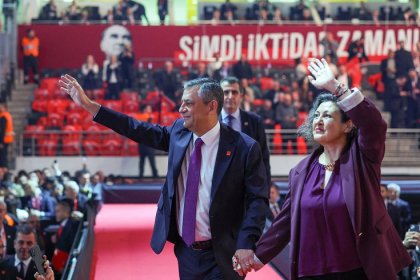 Özgür Özel CHP'nin 39. Kurultayında konuştu: Bu mücadele, yeninin eskiye karşı mücadelesidir!