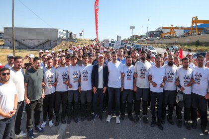 Özgür Özel: Dokuz Arkadaşımız Belediye Başkanlarına Sahip Çıkmak İçin Bin 200 Kilometre Yol Yürüyorlar!