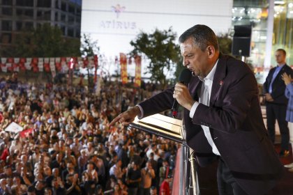 Özgür Özel: Ekrem Başkan’ın bir vesikalığına yenileceksin; Bugün de onurla, gururla Ekrem Başkan’a kefilim ben!
