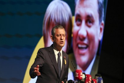 Özgür Özel, Manisa’da gerçekleştirilen Ferdi Zeyrek Vakfı Açılış Töreni’ne katıldı