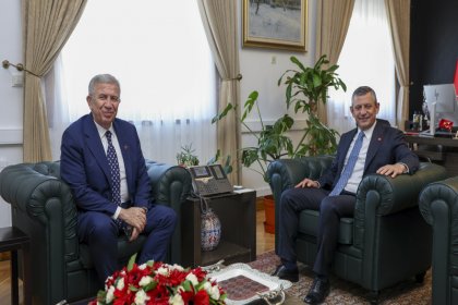 Özgür Özel: Mansur Başkan’ın Yükselişini Hazmedemeyen Gökçek Ailesi Kumpas Peşinde!
