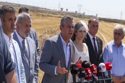 Özgür Özel Silivri'de İmamoğlu'nu ziyaret etti, Akgün ve Keleş çiftine nikah şahidi oldu. Çıkışta açıkladı; Cumhuriyet Halk Partisi komisyona gerekli görevlendirmeyi yapacak!