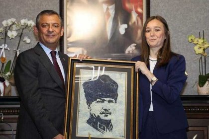 Özgür Özel, tedavisi yoğun bakımda devam eden Başkan Durbay’ı hastanede ziyaret etti