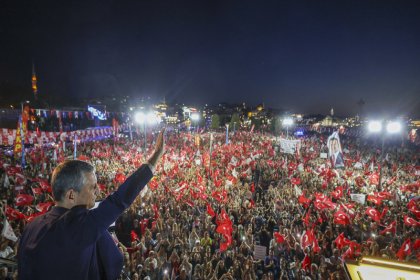 Özgür Özel Üsküdar'da konuştu: Yoksulun Hakkını Zenginden Almaya, Senin Hakkını Uzun Adamdan Almaya Geliyoruz!