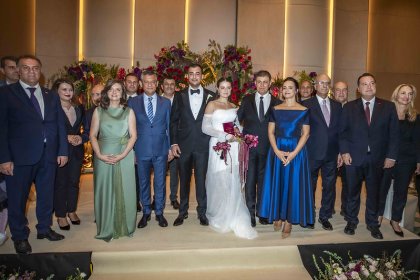 Özgür Özel ve eşi Didem Özel, İBB Başkanı Cemil Tugay’ın kızı Defne Tugay-Mümtaz Şanlı’nın düğün törenine katıldı