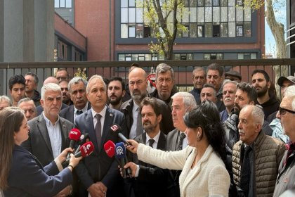 Suat Özçağdaş, Kadıköy Anadolu Lisesi Önünde Proje Okullarla İlgili Açıklama Yaptı; Yusuf Tekin'e söylüyorum Türkiye için bir gelecek tehdidisiniz!