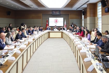 TBMM Adalet Komisyonunda, trafik cezalarının artırılmasına yönelik düzenlemeleri de içeren kanun teklifi kabul edildi
