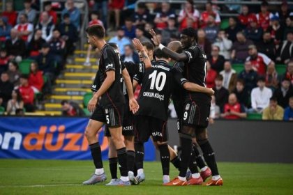 UEFA Konferans Ligi Üçüncü Eleme Turu ilk maçında Beşiktaş, St. Patrick's'i  4-1 yendi