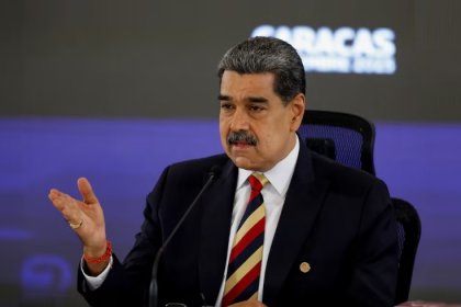Venezuela Devlet Başkanı Nicolas Maduro, ABD'nin Karayipler'de bin 200 füze taşıyan 8 donanma gemisi ile ülkesinde rejim değişikliği yaratmayı hedeflediğini duyurdu