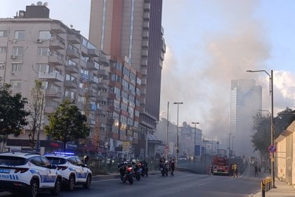 Zincirlikuyu'da alt geçitte korkutan otobüs yangını
