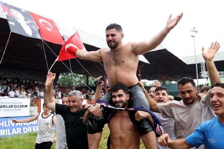 665. Kırkpınar Yağlı Güreşleri'nin başpehlivanı Antalyalı sporcu Erkan Taş oldu