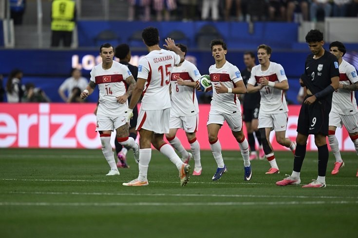 A Milli Erkek Futbol Takımımız dünya kupasına galibiyet ile veda etti; Türkiye 3-2 ABD