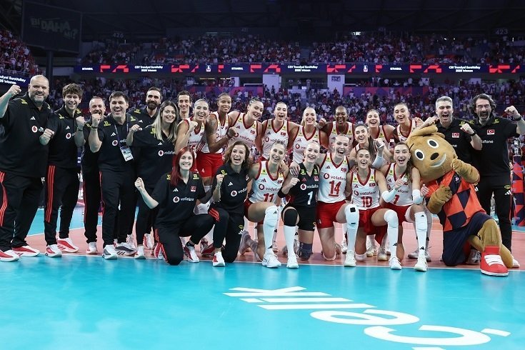 A Milli Kadın Voleybol Takımımız İtalya'yı 3-2 yendi, Avrupa Şampiyonu olduk! A Milli Kadın Voleybol Takımımız İtalya'yı 3-2 yendi, Avrupa Şampiyonu olduk!