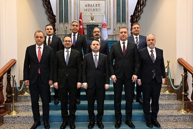 Adalet Bakanı Akın Gürlek, Türkiye Barolar Birliği Başkanı Erinç Sağkan ve beraberindeki heyeti bakanlıkta kabul etti Adalet Bakanı Akın Gürlek, Türkiye Barolar Birliği Başkanı Erinç Sağkan ve beraberindeki heyeti bakanlıkta kabul etti