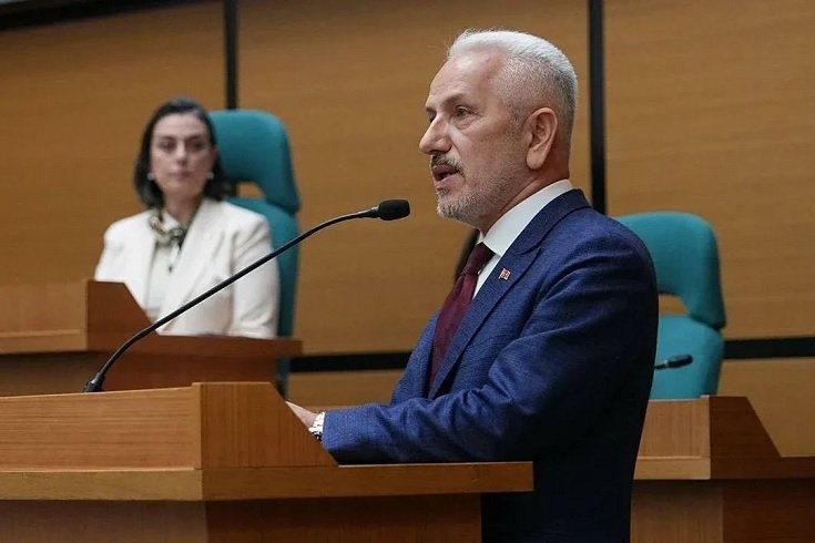 AKP’den istifa eden Üsküdar İBB meclis üyesi CHP'ye katıldı
