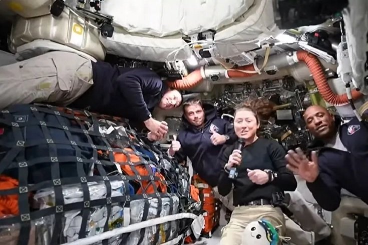 Artemis II uçuşunun 7. günü: İlk dönüş düzeltme yakma işlemi tamamlandı; NASA yetkilileri, mürettebattan ay geçişi sırasında alınan ilk görüntüleri paylaştı!