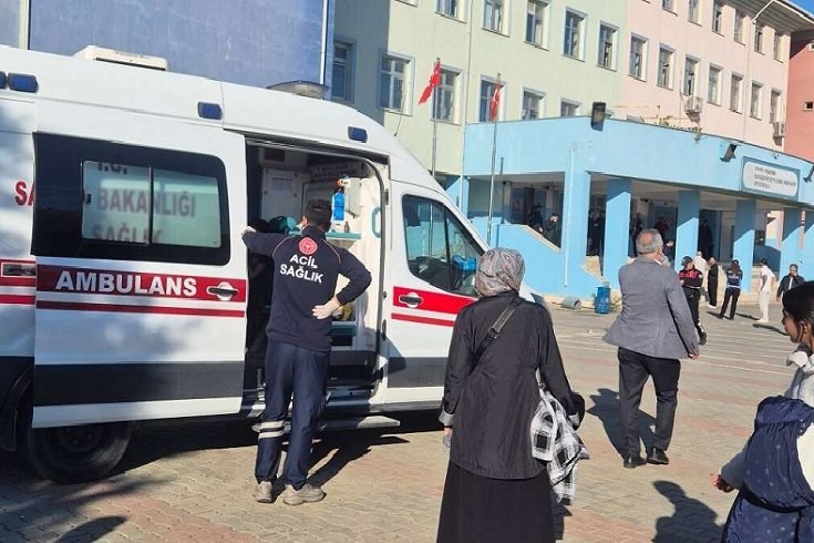 Başakşehir’de İmam Hatip ortaokulunda bıçaklı saldırı: 2'si ağır toplam 7 yaralı 1 öğrenci hayatını kaybetti