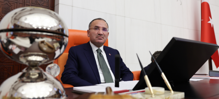 Bekir Bozdağ görevinden istifa etti