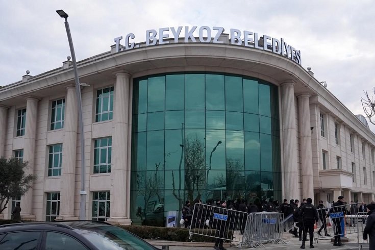 Beykoz Belediyesi'ne ikinci dalga operasyonda 6 gözaltına vardı: 2 kişi tutuklandı Beykoz Belediyesi'ne ikinci dalga operasyonda 6 gözaltına vardı: 2 kişi tutuklandı