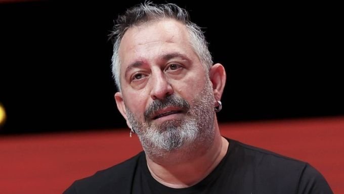 Cem Yılmaz hastaneye kaldırıldı: Durumu iyi Cem Yılmaz hastaneye kaldırıldı: Durumu iyi