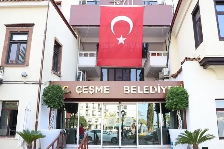 Çeşme Belediyesi’ne yönelik operasyonda 10 kişi tutuklandı Çeşme Belediyesi’ne yönelik operasyonda 10 kişi tutuklandı