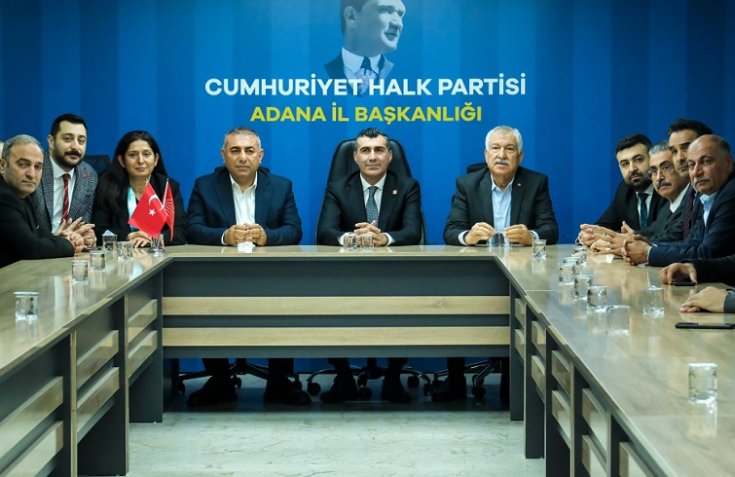 CHP Adana İl Başkanlığı’nda Bayramlaşma törenine partililer hava muhalefetine rağmen akın etti CHP Adana İl Başkanlığı’nda Bayramlaşma törenine partililer hava muhalefetine rağmen akın etti