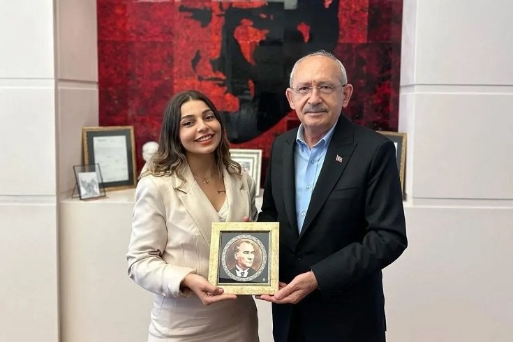 CHP tarihinin ilk kadın Gençlik Kolları Genel Başkanı Av. Berfin Karan oldu
