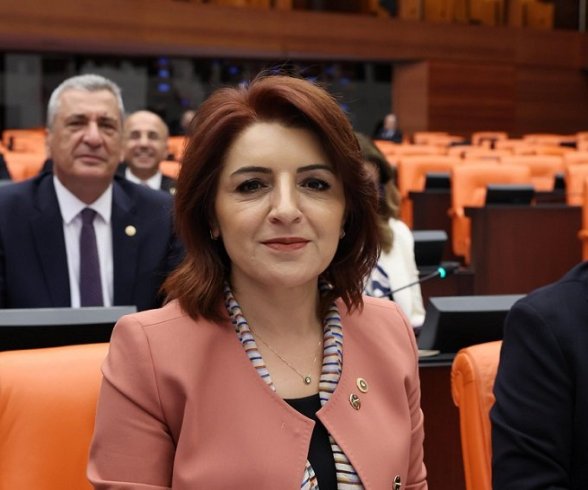 CHP'li Gülcan Kış: Başka soruşturmanın görüntüleri Mersin Büyükşehir soruşturması görüntüleriymiş gibi servis ediliyor. Dezenformasyonla mücadele Mersin sınırında mı bitiyor? CHP'li Gülcan Kış: Başka soruşturmanın görüntüleri Mersin Büyükşehir soruşturması görüntüleriymiş gibi servis ediliyor. Dezenformasyonla mücadele Mersin sınırında mı bitiyor?
