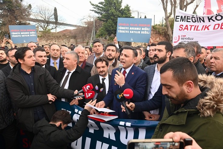 CHP'nin köprülerin satışına karşı yürüyüşünde 3 kişi gözaltına alındı