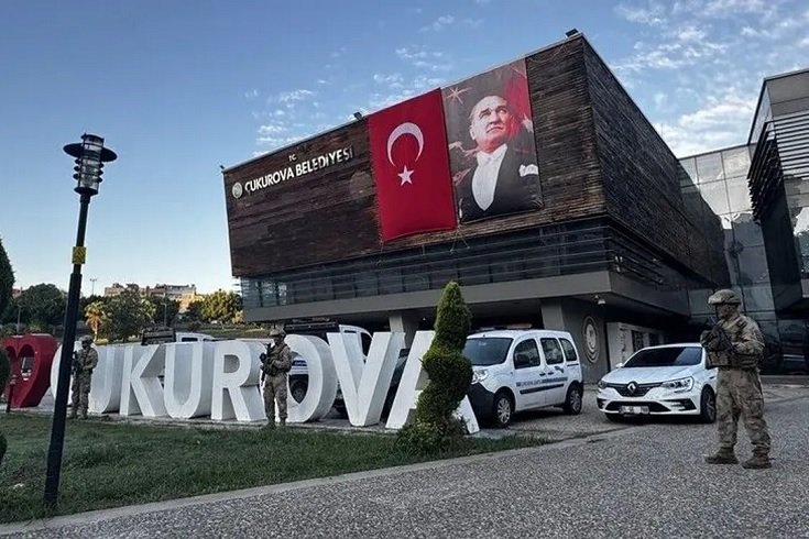 Çukurova Belediyesi'ne yönelik soruşturmada yeni ve eski belediye başkanları dahil 34 şüpheli tutuklandı Çukurova Belediyesi'ne yönelik soruşturmada yeni ve eski belediye başkanları dahil 34 şüpheli tutuklandı
