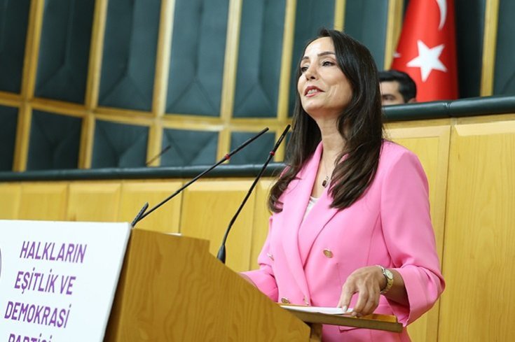 DEM Parti eş başkanı Hatimoğulları, partisinin TBMM Grup Toplantısı'nda hükümetin tarım politikalarını eleştirdi DEM Parti eş başkanı Hatimoğulları, partisinin TBMM Grup Toplantısı'nda hükümetin tarım politikalarını eleştirdi