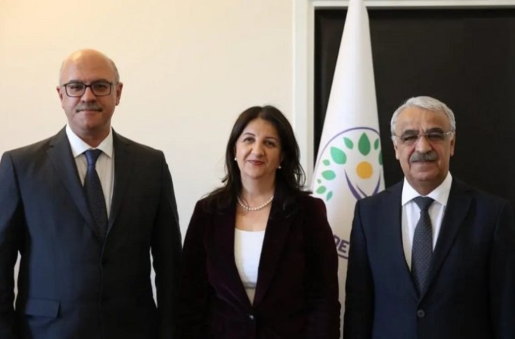 DEM Parti İmralı Heyeti, Öcalan'ın mesajını paylaştı; En az Cumhuriyet’in kuruluşu kadar önemli olacak bir demokratikleşme sürecinin başlangıcındayız! DEM Parti İmralı Heyeti, Öcalan'ın mesajını paylaştı; En az Cumhuriyet’in kuruluşu kadar önemli olacak bir demokratikleşme sürecinin başlangıcındayız!