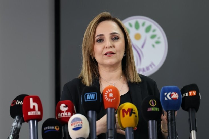 DEM Parti Sözcüsü Ayşegül Doğan: Gizli ajandaları değil 86 milyonun geleceğini ilgilendiren bir süreç
