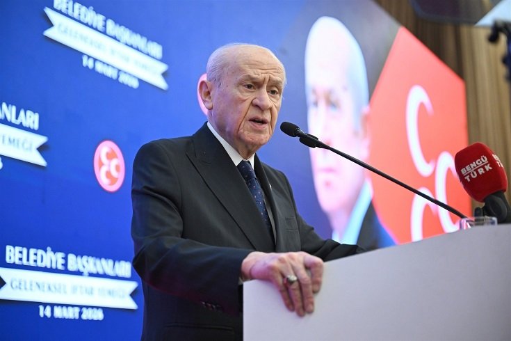 Devlet Bahçeli iftarda konuştu: Türkiye’nin kaderi, başkalarının çizdiği haritaların içinde savrulmak değildir. Türkiye’nin kaderi, haritaların yeniden çizildiği masalarda söz sahibi olmaktır! Devlet Bahçeli iftarda konuştu: Türkiye’nin kaderi, başkalarının çizdiği haritaların içinde savrulmak değildir. Türkiye’nin kaderi, haritaların yeniden çizildiği masalarda söz sahibi olmaktır!