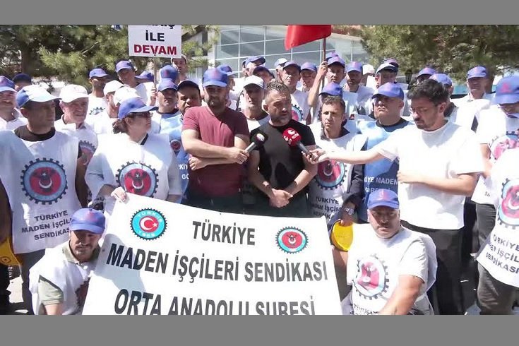 Doruk Madencilik işçileri Yıldızlar SSS Holding önünde: Niye ezilen hep işçi, madenci oluyor? Doruk Madencilik işçileri Yıldızlar SSS Holding önünde: Niye ezilen hep işçi, madenci oluyor?