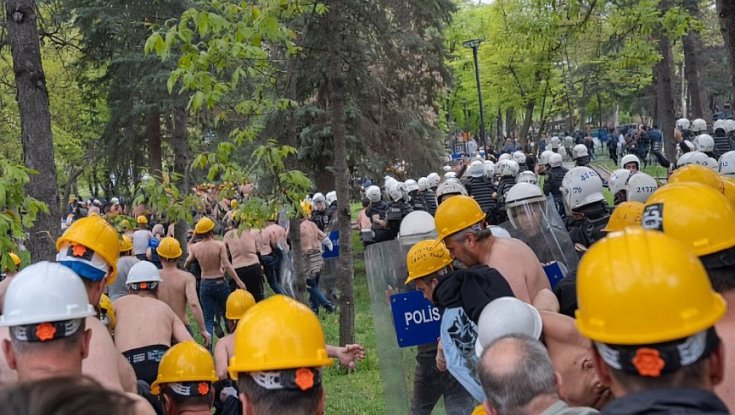 Doruk Madencilik işçilerine biber gazlı polis müdahalesi