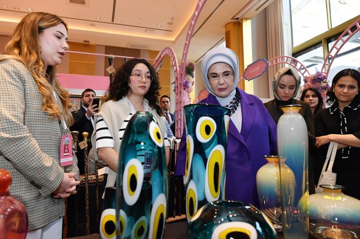 Emine Erdoğan, TOGEM-DER'in geleneksel ''Cemre Çarşısı''nın açılışına katıldı