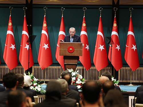 Erdoğan: Sayın Maduro ve Venezuela halkı milletimizin dostu olduğunu pek çok kez göstermiştir. İki dost ülke olarak zor günlerimizde birbirimizle dayanışma içinde olmaya önem ve öncelik verdik!