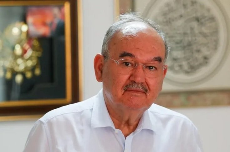 Eski İzmir Büyükşehir Belediye Başkanı Burhan Özfatura hayatını kaybetti Eski İzmir Büyükşehir Belediye Başkanı Burhan Özfatura hayatını kaybetti