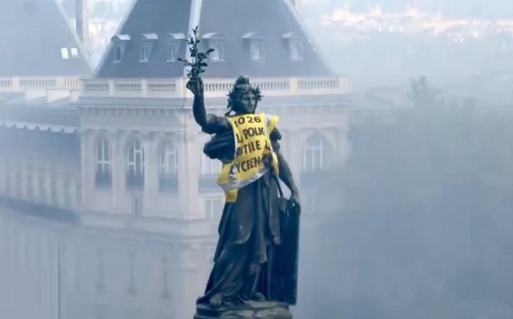 Fransa'da eylemlerde Başkent Paris başta olmak üzere birçok kentte göstericiler ile polis arasında çatışmalar yaşandı Fransa'da eylemlerde Başkent Paris başta olmak üzere birçok kentte göstericiler ile polis arasında çatışmalar yaşandı