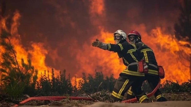 Fransa'da orman yangınları felakete dönüştü: 3 günde yaklaşık 200 bin kişi tahliye edildi Fransa'da orman yangınları felakete dönüştü: 3 günde yaklaşık 200 bin kişi tahliye edildi