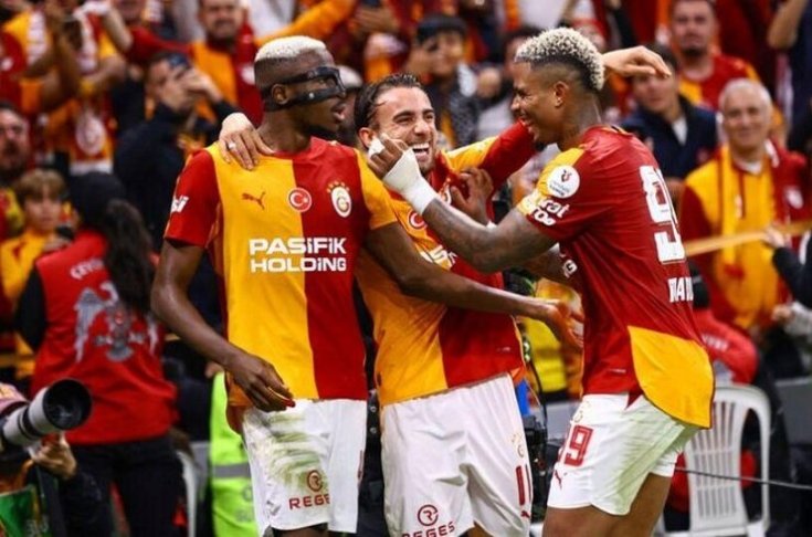 Galatasaray, Fenerbahçe'yi 2-1 yendi Galatasaray, Fenerbahçe'yi 2-1 yendi