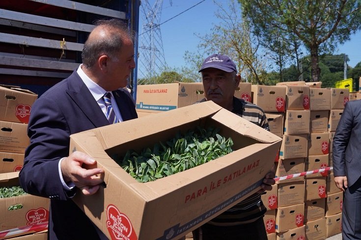 İBB Başkanvekili Nuri Aslan, Şile’de çiftçilere ücretsiz kışlık sebze fidesi dağıttı İBB Başkanvekili Nuri Aslan, Şile’de çiftçilere ücretsiz kışlık sebze fidesi dağıttı