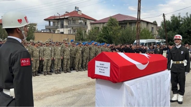Iğdır'da askeri aracın devrilmesi sonucu şehit olan Sözleşmeli Er Ziyar Koparan, Yüksekova’da toprağa verildi