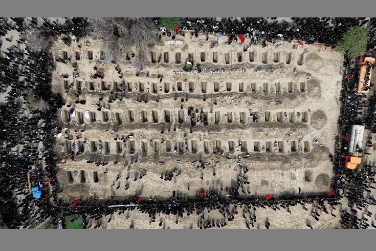 İran’da ölen 168 çocuk ve öğretmen için tören düzenlendi