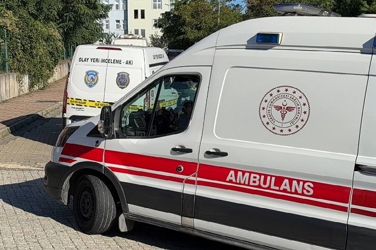 İstanbul, Esenyurt'ta bir lisede yaşanan bıçaklı kavgada biri ağır iki öğrenci yaralandı