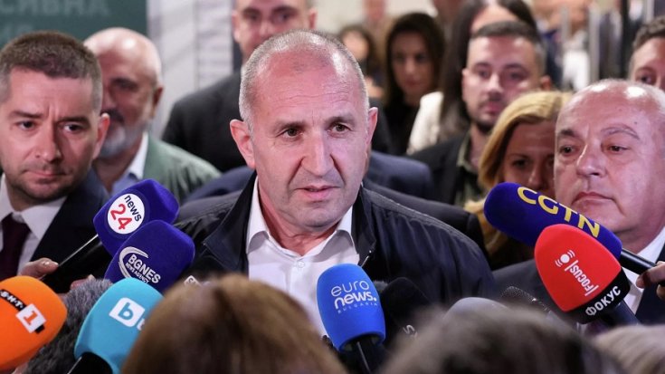 Bulgaristan'da eski Cumhurbaşkanı Radev, genel seçimi büyük farkla birinci tamamladı