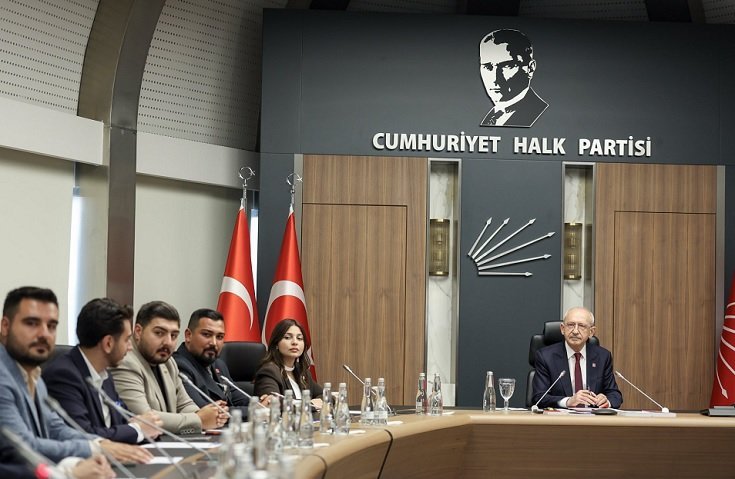 Kemal Kılıçdaroğlu, CHP Gençlik Kolları Başkanı ve yönetimini kabul etti