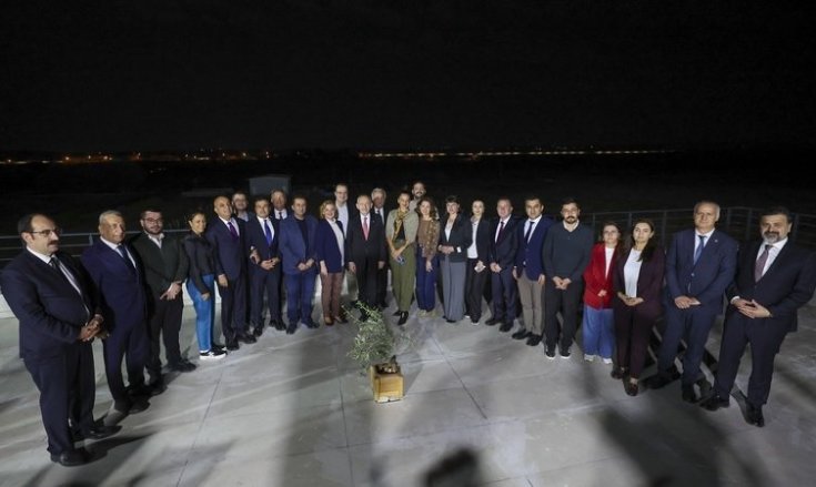 Kemal Kılıçdaroğlu, Gaziantep Karkamış'ta Kanaat Önderleri ve gazetecilerle görüştü Kemal Kılıçdaroğlu, Gaziantep Karkamış'ta Kanaat Önderleri ve gazetecilerle görüştü