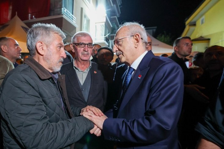 Kemal Kılıçdaroğlu, şehit Ahmet Türkoğlu'nun ailesine taziye ziyaretinde bulundu